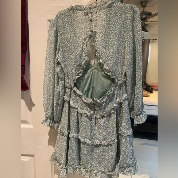 Open back Dress - Picture 2 of 3